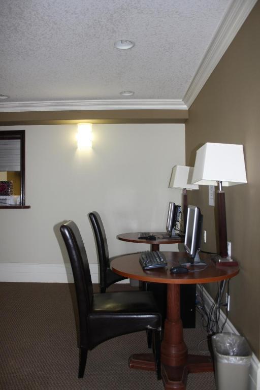 Lakeview Inns & Suites - Edson Airport West Eksteriør billede